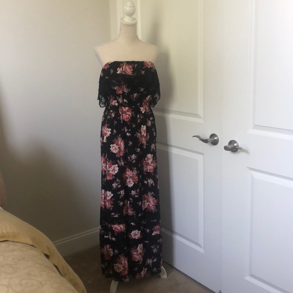🌷🌸Floral maxi dress w black crochet detail🌷🌸